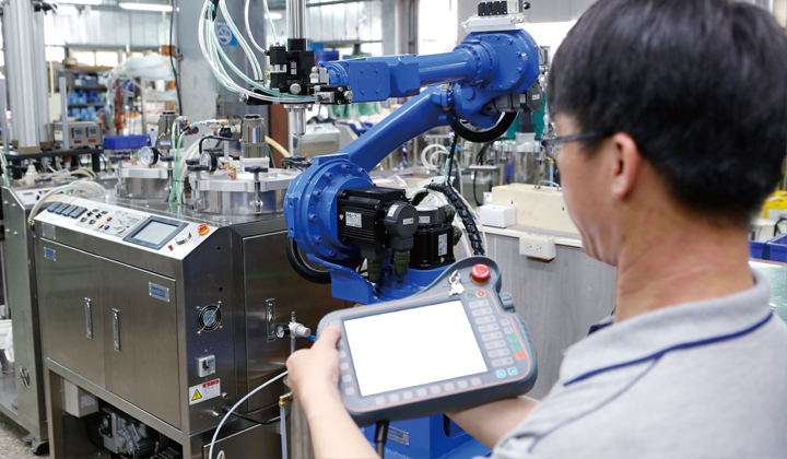 Maintenance and repair services - 華勝